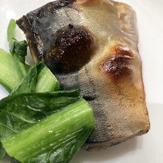 ごま油炒めの鯖と小松菜